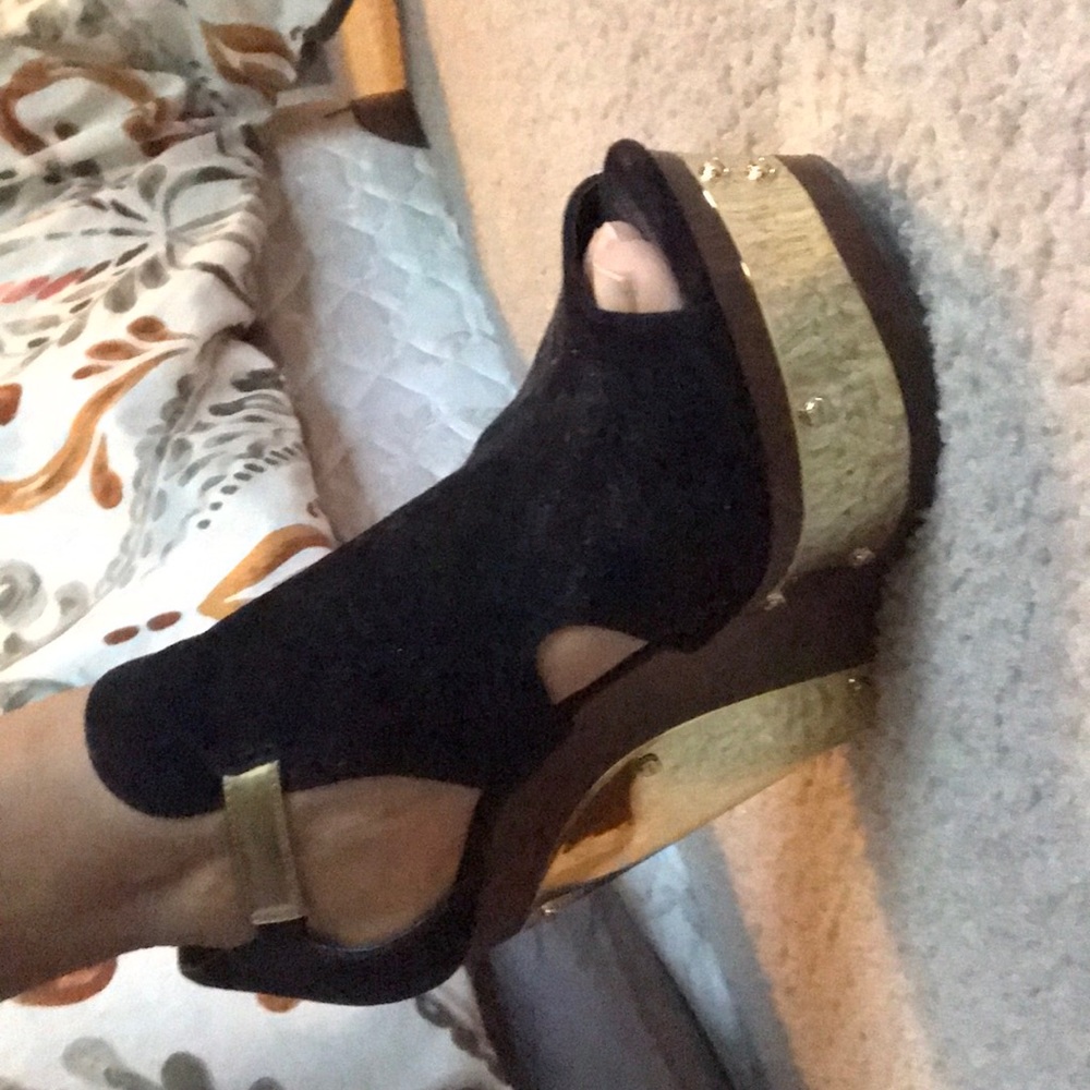 Shoes - Picture 5 of 5